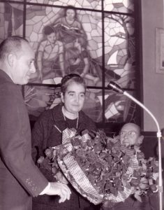 Photograph of the act with Angeleta Ferrer i Sensat and Alexandre Satorras, 1964