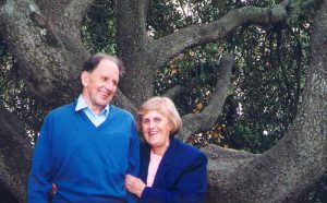 Ramon Margalef i la seva esposa Maria Mir a la casa rural Mas Badó (Sant Quirze Safaja, 1991)
