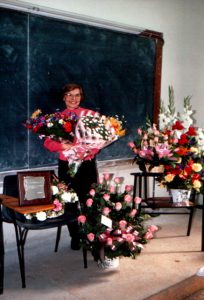 Griselda Pascual i Xufré després d'impartir la seva darrera lliçó a la Universitat de Barcelona, el mes de maig de 1991 (Fotografia: Eugenia Torres)