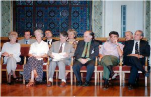 Josep Carreras i Barnés amb els professors Ron Harden y José Mª Segovia de Arana, entre d’altres. Congrés AMEE, Saragossa, 1995.