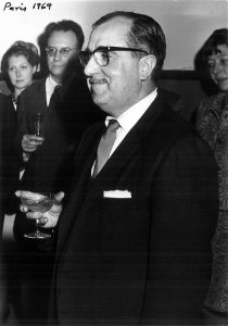 Joaquim Mateu després de la defensa de la seva tesi a París, el 28 de gener de 1969. Foto: A. Devez.