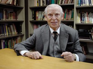 Fig. 10. El Professor Josep Pons (87 anys) a la Universitat de Barcelona.