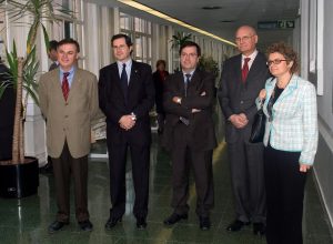 Clinic Hospital of Barcelona. Presentation of the project CEK, 2005. In the image: Carles Solà, Màrius Rubiralta, Joan Rangel, Joan Rodés and Marina Geli.