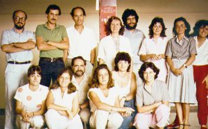 With his research team, dedicated to the Molecular Biology of corn reserve proteins (1988, approx.).