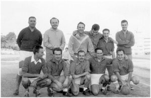 L'equip de futbol del Laboratori de Química Orgànica de la Universitat de Barcelona (1961 aprox.).