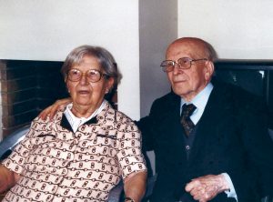 Amb l'esposa, Mercè Potau Gili, a casa seva. 10/10/2003.