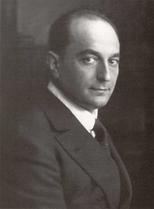 Terradas en una foto de estudio en Alemania en 1927. Fuente: Fondo Terradas, Archivo del IEC.