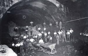 Construcción de un túnel del Metropolitano Transversal, parte de la actual Línea 1. Fuente: Fondo Terradas, Archivo del IEC.