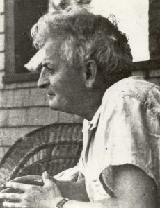 Photograph that appeared in Destino in 1958, where it is said that it was taken in Bar Harbor, in Maine, where Duran Reynals was staying in his biological laboratory.