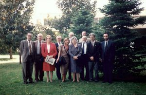 Acte de jubilació a la Universitat de Còrdova, amb la seva muller Rosa Deix i diversos professors de la facultat de Medicina de Còrdova, 1990.