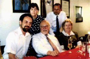 Ribas i Mujal amb la seva muller i els seus tres fills, 1995.